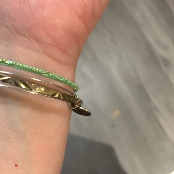 Three beautiful bracelets - Picture 3 of 6